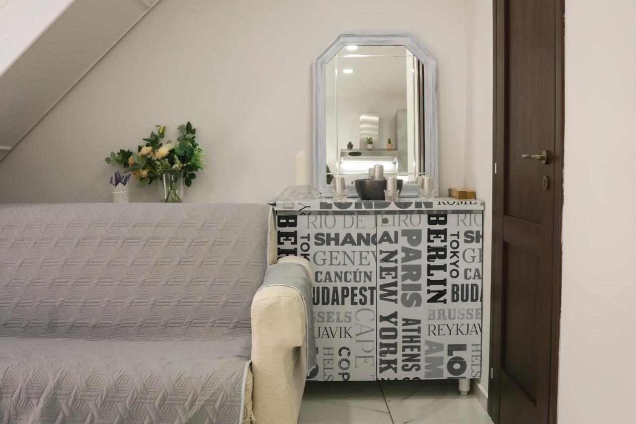 Modern By Sasy In The City Centre Naples Exterior photo